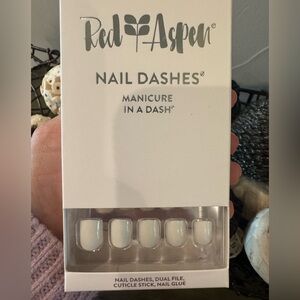 Red Aspen White Nail Dashes | Nadine on Cloud 9 Petite